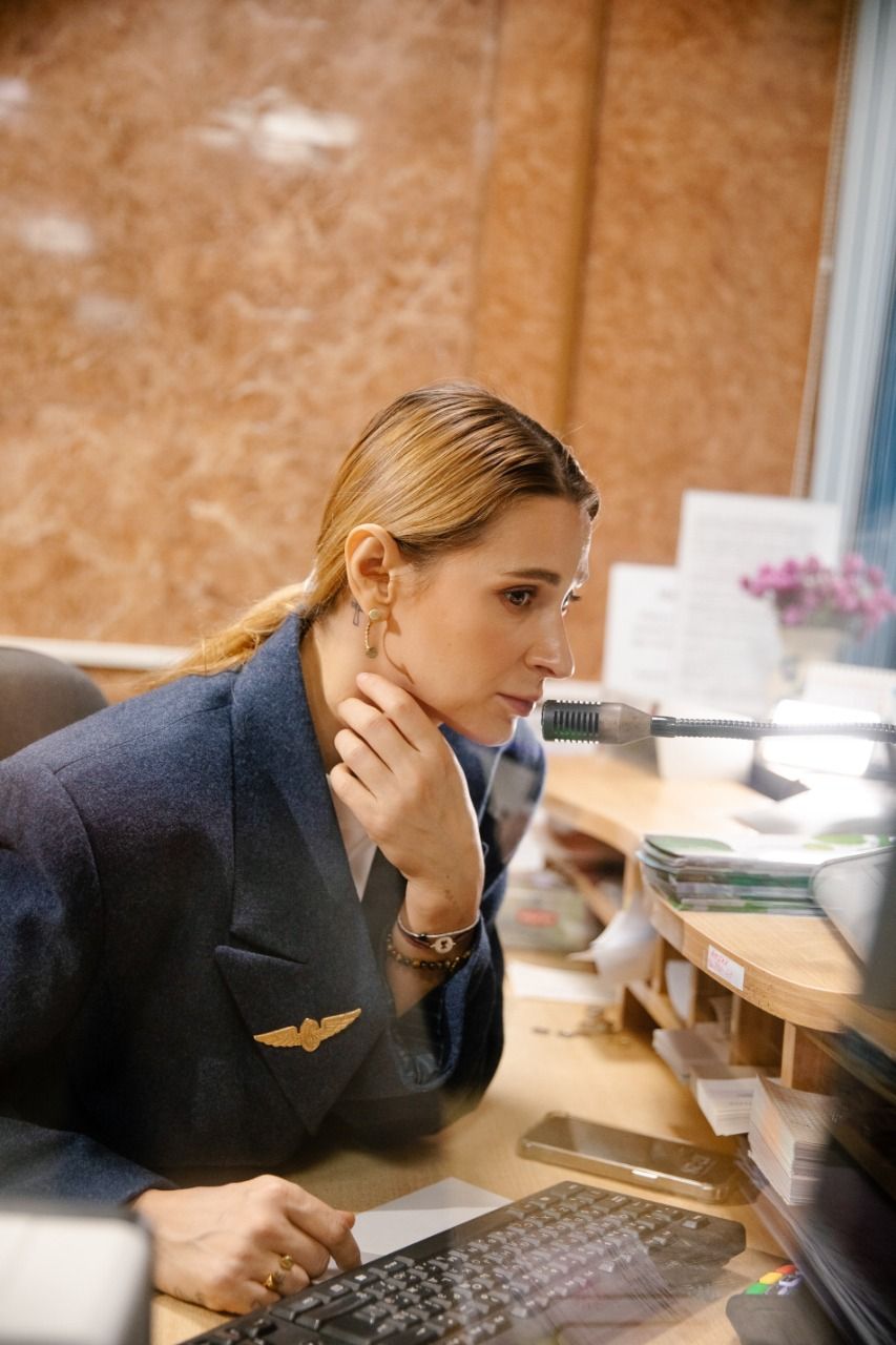TAYANNA на день влаштувалася касиркою на київському залізничному вокзалі - фото 656187