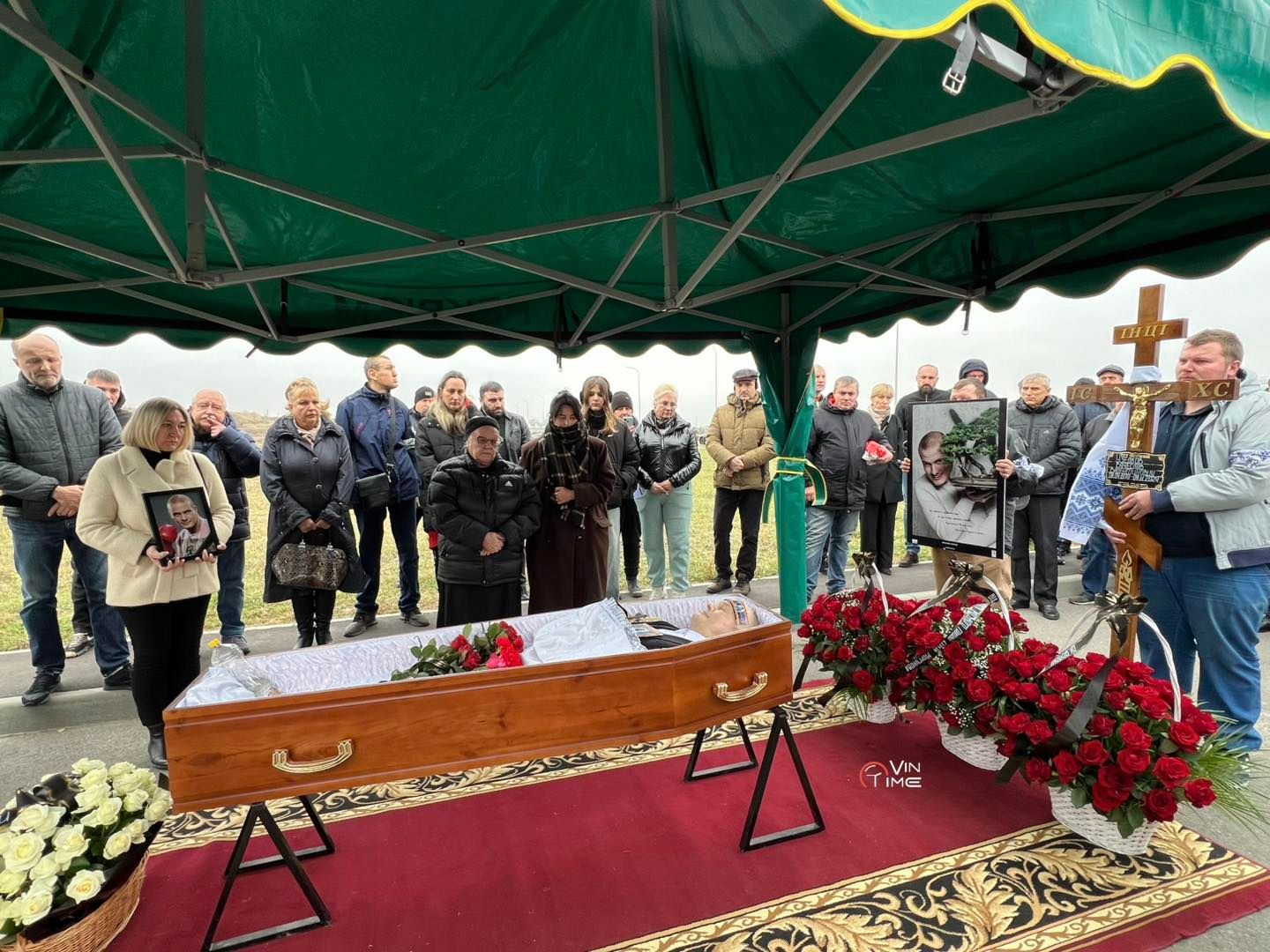 Вячеслава Узелкова похоронили в Виннице — дети спортсмена пришли попрощаться с отцом - 657270 Вячеслава Узелкова похоронили в Виннице — дети спортсмена пришли попрощаться с отцом - фото 657270