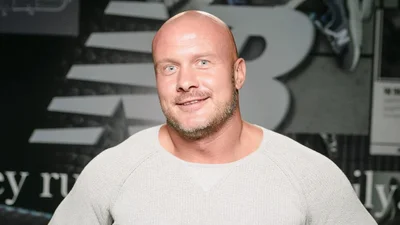 Вячеслава Узелкова похоронили в Виннице — дети спортсмена пришли попрощаться с отцом