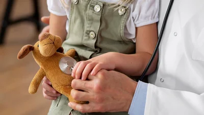 Вдохновенные поздравления с Днем педиатра 2024 - красивые картинки и оригинальная короткая проза