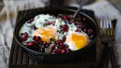 Яйца с гранатом – оригинальный восточный завтрак, который стал вирусным