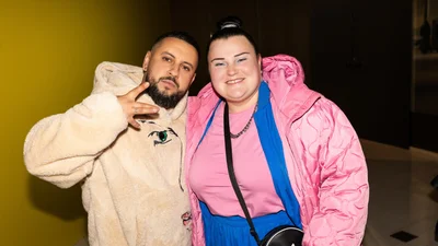 MONATIK презентував виставку своїх картин і арт-об’єктів у Києві: хто з медійної еліти прийшов