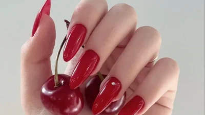 Новый хит сезона: маникюр "вишня в глазури", который мечтает повторить каждая