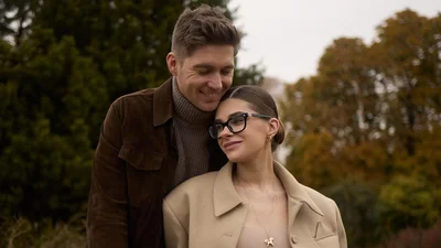 Володимир Остапчук показав інтимне фото дружини на останньому місяці вагітності