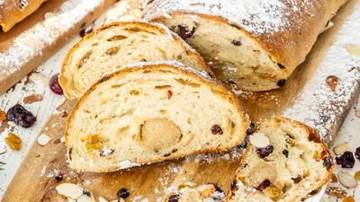 Штолен - різдвяна класика, без якої не обійдеться жоден святковий стіл