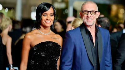 Кассель вышел на променад с беременной возлюбленной – но комментаторам все не так