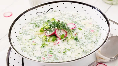 Коли засумувала за літом - готуємо холодну окрошку з салямі на йогурті