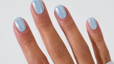 Зимняя магия: 5 цветов для маникюра, которые идеально подойдут на квадратные ногти