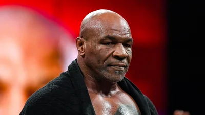 Вклонився "Залізному Майку": Джейк Пол віддав шану легенді боксу Майку Тайсону