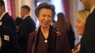 Остроумные откровения: как принцесса Анна просила разрешения королевы Елизаветы на брак