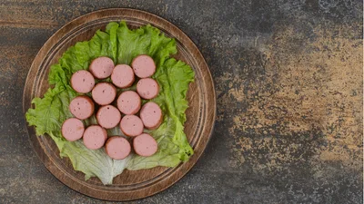 Без ГМО, барвників та консервантів: готуємо вдома знамениту лікарську ковбасу