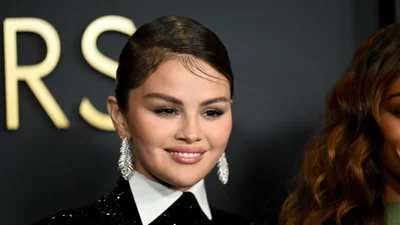 Селена Гомес може дивувати: змінила Ralph Lauren і діаманти на костюм рожевої кролиці