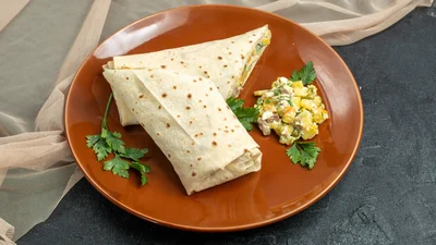 Лаваш с яйцом и овощами – вкусный завтрак за 20 минут