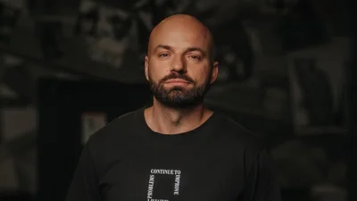 Слава Демин ответил, целовался ли он с Ксенией Мишиной