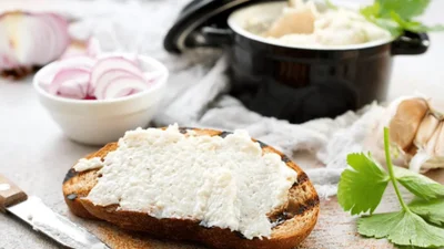 Молотое сало - одна из самых популярных украинских закусок, которую стоит приготовить хотя бы раз в жизни