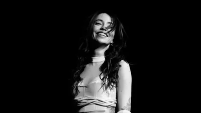 Эмоциональная встреча: мама Нади Дорофеевой расплакалась после концерта дочери – видео