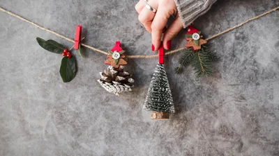 Простий та елегантний новорічний декор, який наповнить будинок атмосферою свята – бюджетні ідеї
