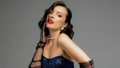 Спокушає: Лєра Мандзюк одягла сукню на голе тіло й показала себе в усій красі