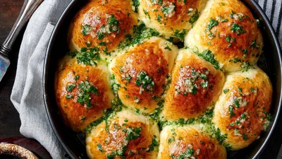 Пісні пампушки з часником – до борщу в піст