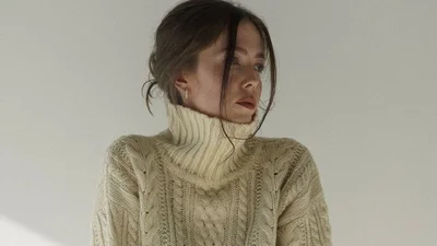 Аранський светр із косами: головний акцент зимового гардероба модниць