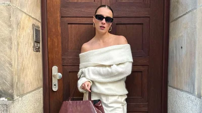 Светри з відкритими плечима – мікротренд, від якого всі в захваті