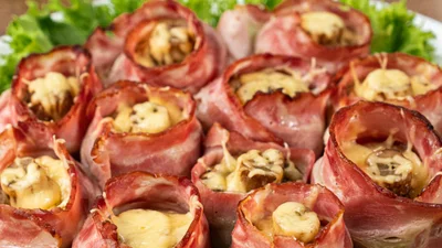 Грибочки в беконе - нежная закуска, которая мигом разлетится со стола