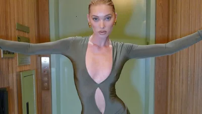Ангел Victoria's Secret Ельза Госк показала сукню ніжного кольору, яка пасуватиме на Новий рік 2025