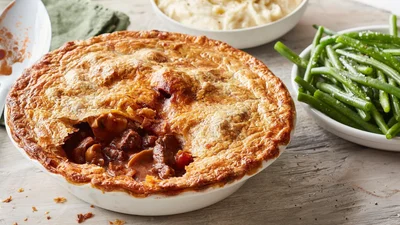 Пирог с сосисками и овощами – уютная домашняя выпечка