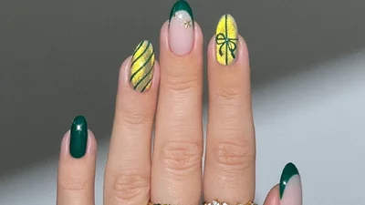 Стильный рождественский маникюр: 5 оригинальных идей нейл-арта, которые создадут праздничное настроение