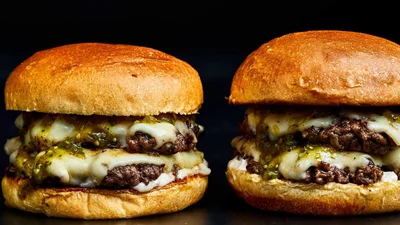 Лучше, чем в McDonald's: готовим сочный дабл чиз чили смеш бургер по рецепту Миши Кацурина