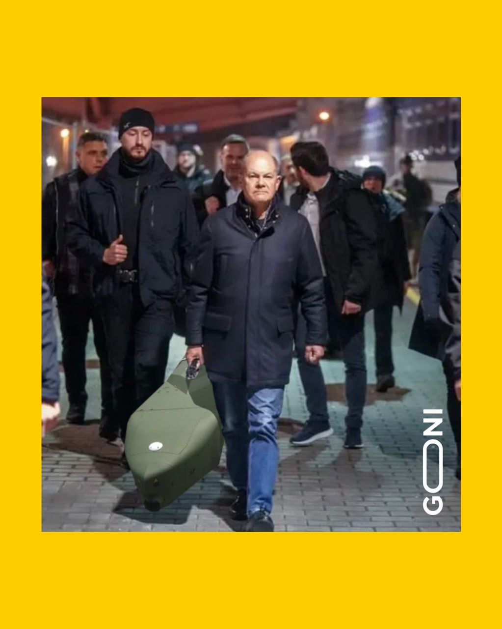 Что в чемодане Шольца: смотри мемы о визите канцлера Германии в Киев - фото 663398