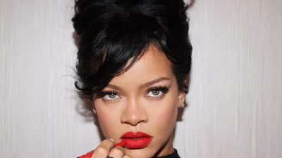 "Атакована стаей бродячих собак": в сети обсуждают образ Рианны на British Fashion Awards