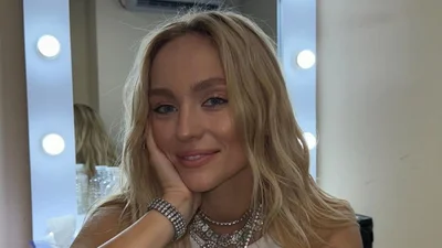 Roxolana показала свое забавное детское фото, и уже тогда кроха знала, что такое стиль