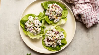 С идеальной заправкой: готовим салат из курятины, яблок и сельдерея