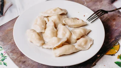 Как приготовить эластичное тесто на вареники или пельмени