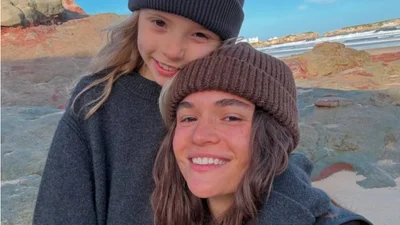 Даша Кацуріна показала, як із дітьми і Дантесом прикрасили ялинку вдома