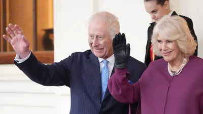 Рождество приближается: Чарльз и Камилла представили королевскую праздничную открытку