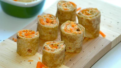 Ленивый перекус: рецепт рулетиков из лаваша с начинкой