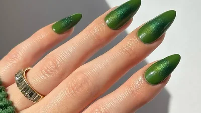 П'ять стильних зимових відтінків лаку, які гармонійно виглядають на будь-якій формі нігтів