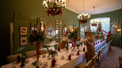 Стилист интерьера назвал 3 ключевые ошибки в оформлении рождественского стола