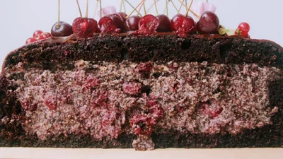 Готуємо торт "П'яна вишня" за рецептом Лізи Глінської