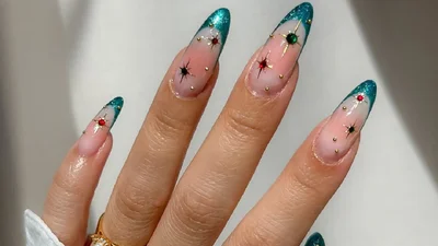 Різдвяний манікюр 2024: найактуальніші дизайни для святкового образу