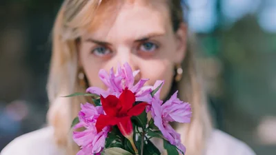 Особливі привітання з Днем ангела Анастасії 2024 - яскраві картинки та милі вірші, які змусять посміхнутись