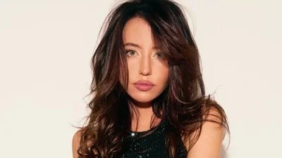 Надя Дорофеева показала свою первую профессиональную фотосессию в 9 лет, и уже тогда она была королевой гламура