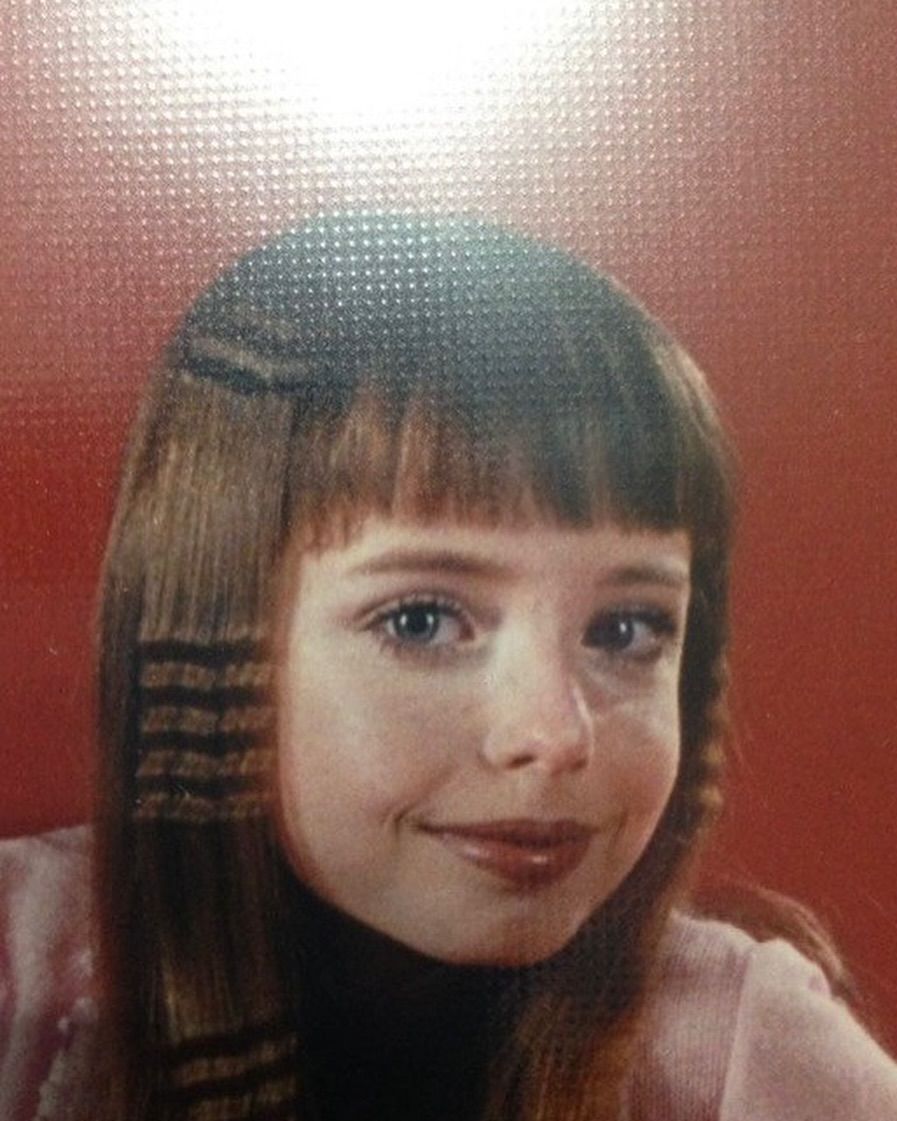 Надя Дорофеева показала свою первую профессиональную фотосессию в 9 лет, и уже тогда она была королевой гламура - фото 667016