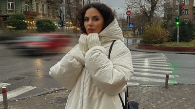 Настя Каменських обрала манікюр найніжнішого кольору на цю зиму