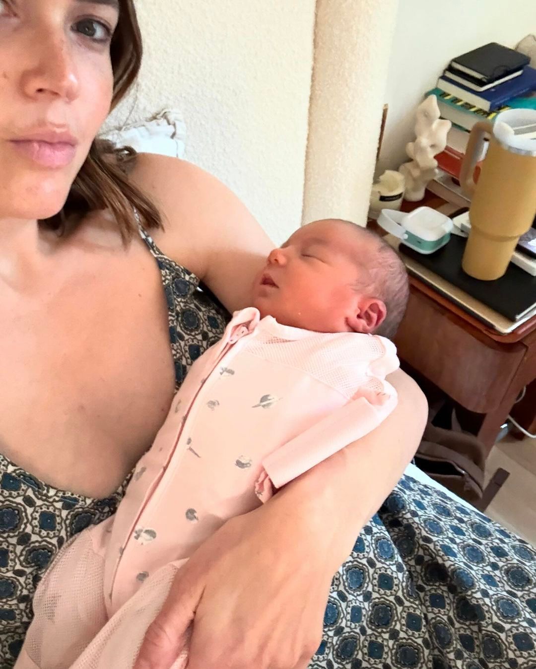 Голливудские знаменитости, которые стали счастливыми родителями в 2024 году: это был звездный бэби-бум - 667285 Голливудские знаменитости, которые стали счастливыми родителями в 2024 году: это был звездный бэби-бум - фото 667285