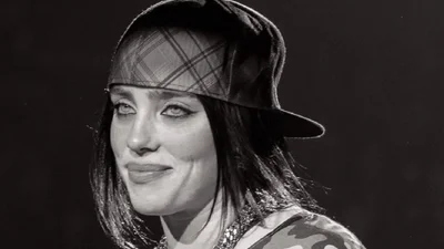 "Это опасно": Билли Айлиш призналась, что чаще всего бросают из толпы фанаты в сторону исполнителей