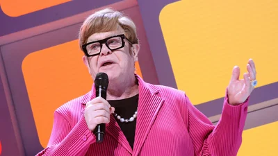 Елтон Джон озвучив фразу, яку мають нанести на його надгробок – і це не про музику