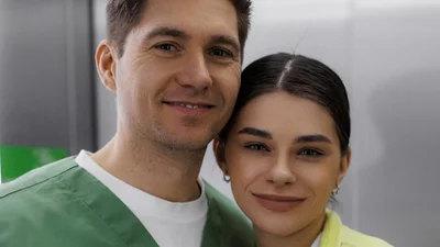 Володимир Остапчук з дружиною показали інтимне відео з пологів